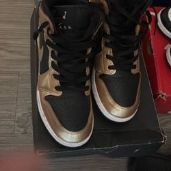 Gold Black Nike