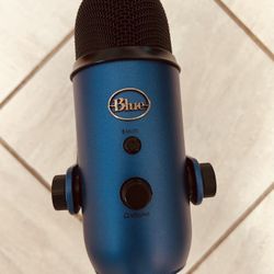 Blue Yeti USB Microphone – Midnight Blue Edition (Pro Sound, Plug & Play)