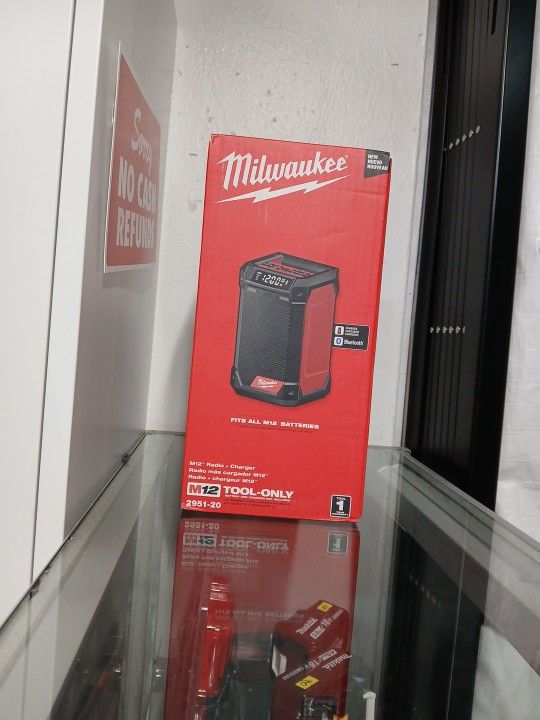 Milwaukee New M12 Radio + Charger