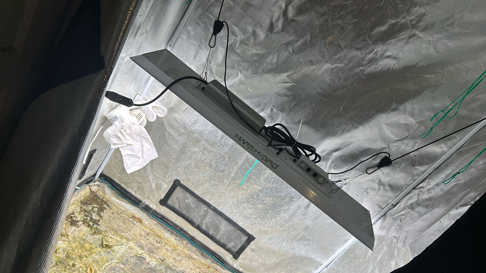 mars hydro led grow light