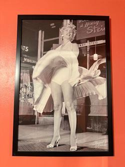 2 Marilyn Monroe framed pictures