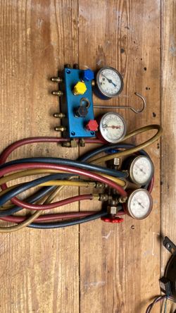 2 - refrigeration gauges  (robinair )