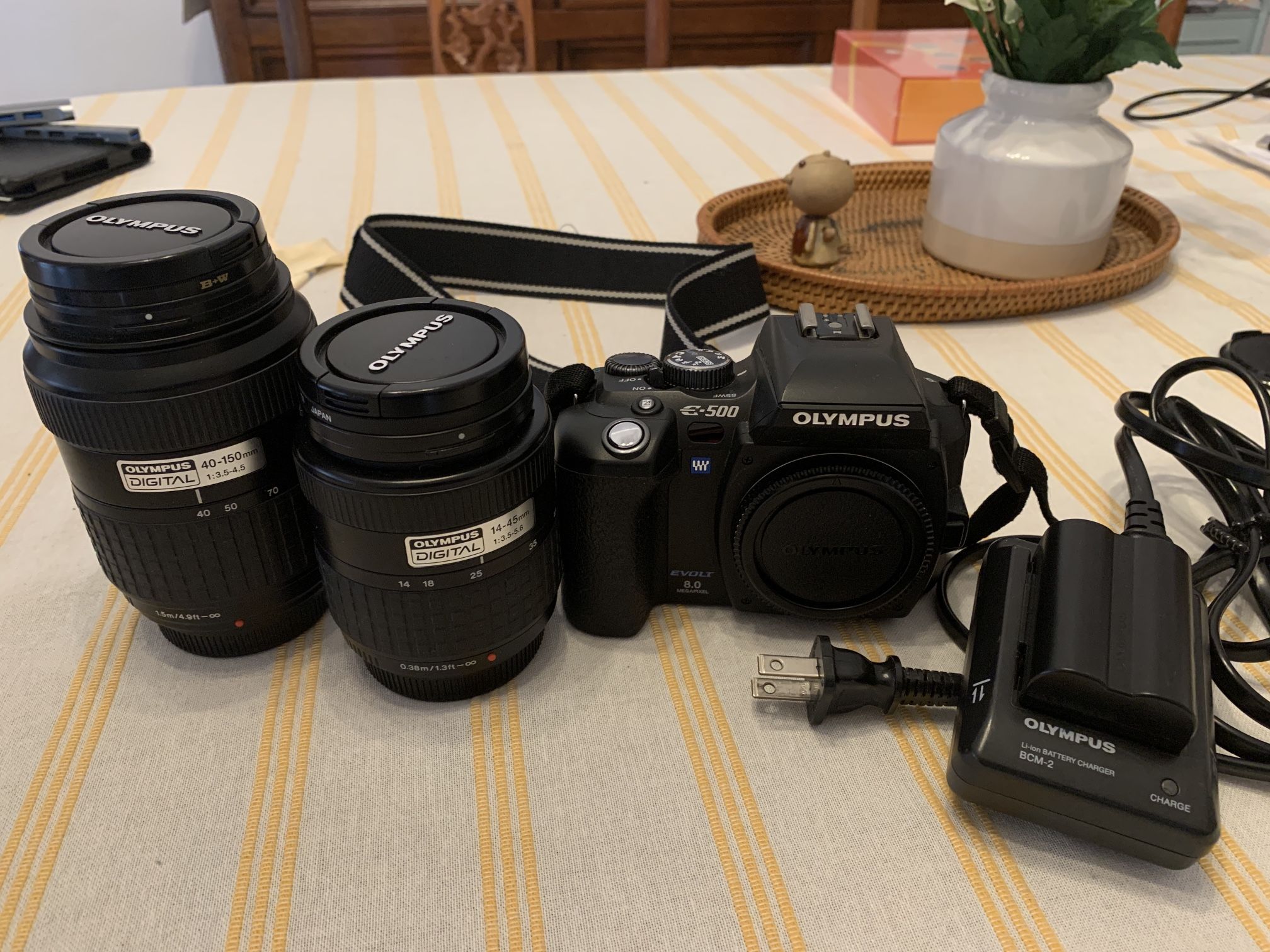OLYMPUS Evolt E500 8MP Digital SLR with 14-45mm f/3.5-5.6 & 40-150mm f/3.5-4.5 Zuiko Lenses