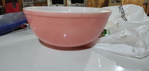 vintage Pyrex 4 quart mixing bowl