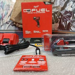 NEW MILWAUKEE M18 FUEL 1/2 IMPACT WRENCH KIT 