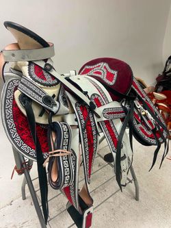 Montura charra bordada