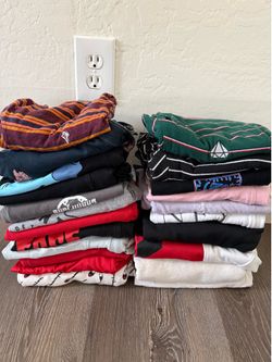 Men’s clothes size Small $20