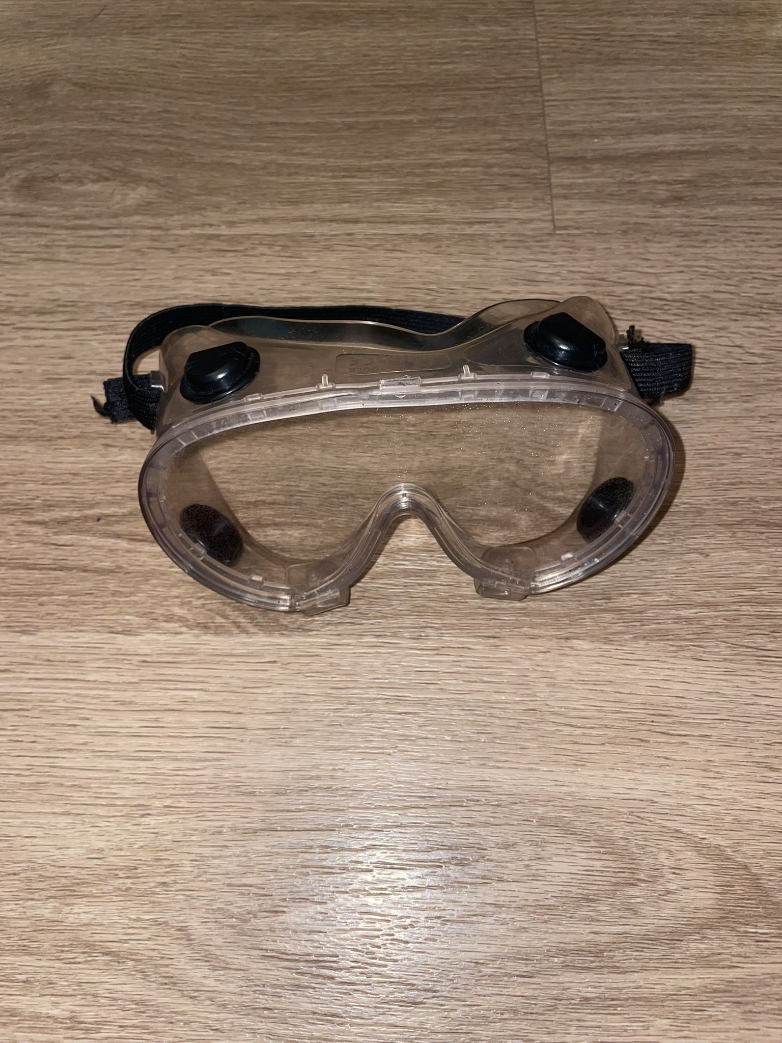 Safety goggles