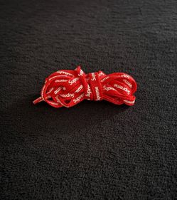 SUPREME LACES
