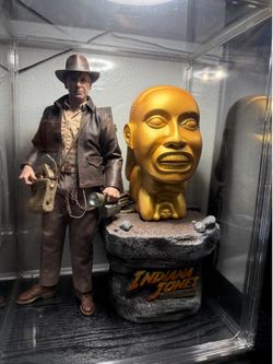 Hot Toys Indiana Jones Deluxe.