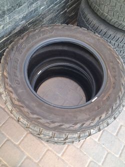 Set of 2 tires toyo open coutry R/T