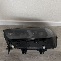 BMW X5/X6 G05/G06 LCI ORIGINAL OEM LEFT LED HEADLIGHT SHADOWLINE GREAT CONDITION 2024/2025/2026