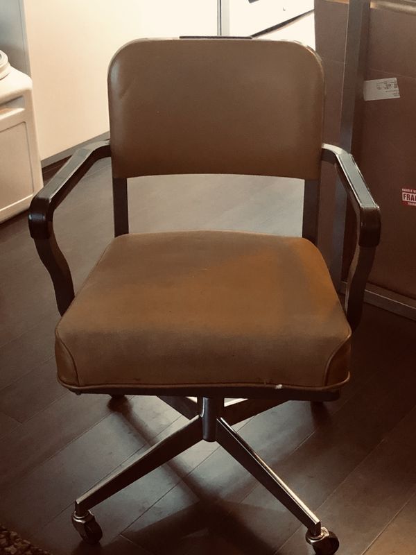 Steelcase Rolling Executive Chair For In New Orleans La Offerup Steelcase Rolling Executive Chair New Orleans