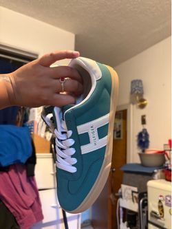 Hilfiger green shoe