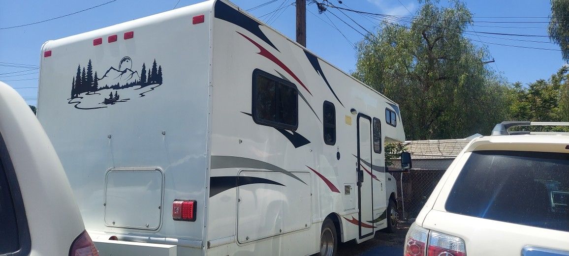 2017 RV Motor Home Ford E-350 majesric...25feet