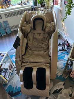 Sakura massage chair w/ Bluetooth
