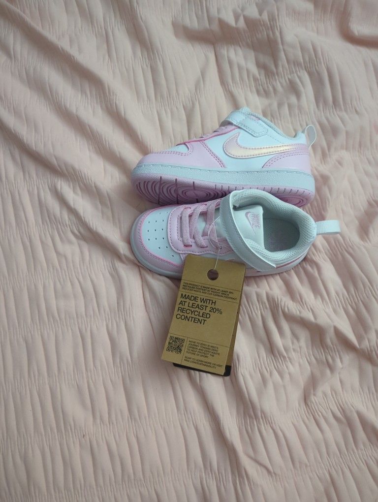 7.5 Nike Girl Shoes