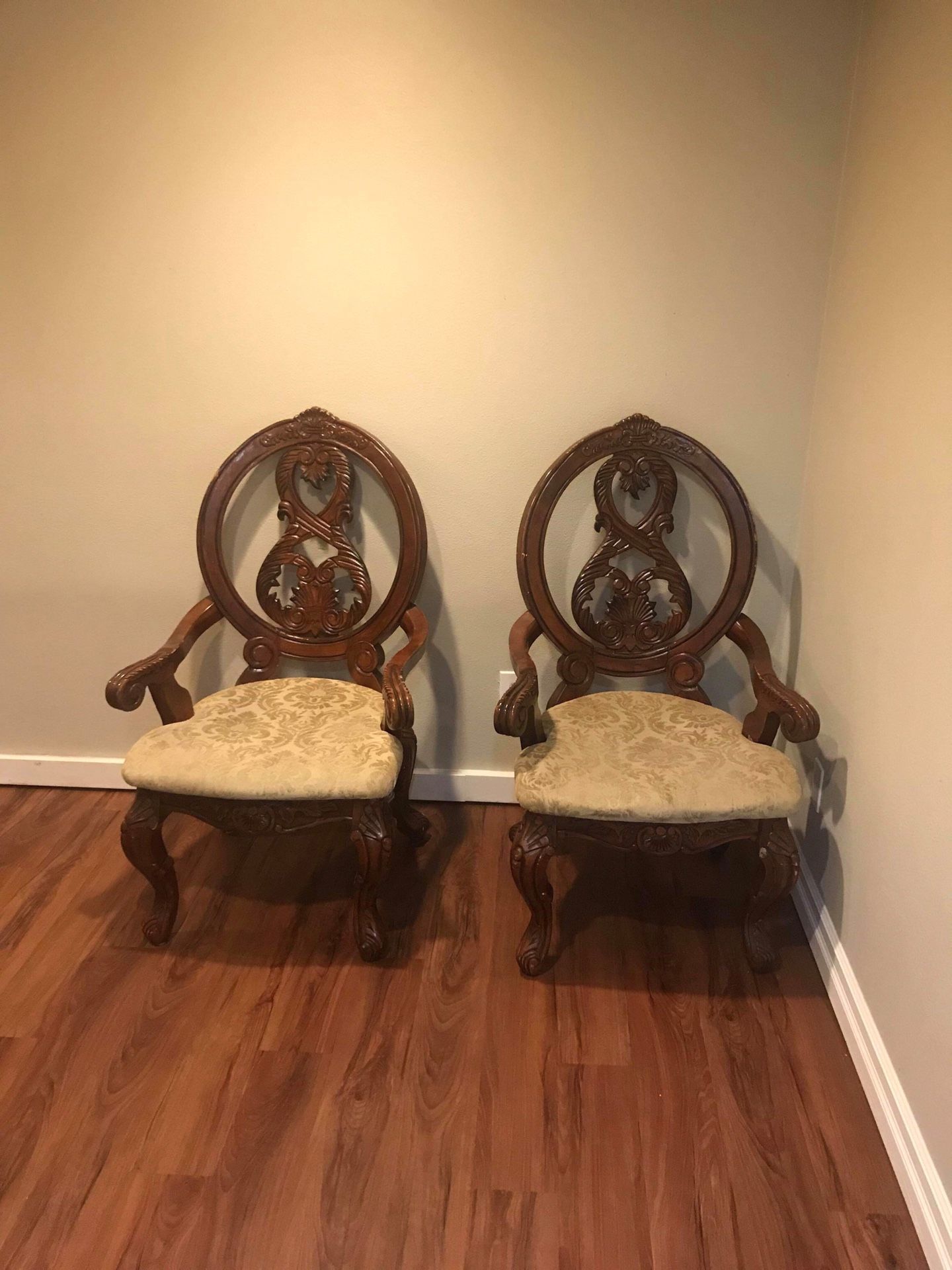 Traditional style dining set manufactured by Omexey Limited Furniture