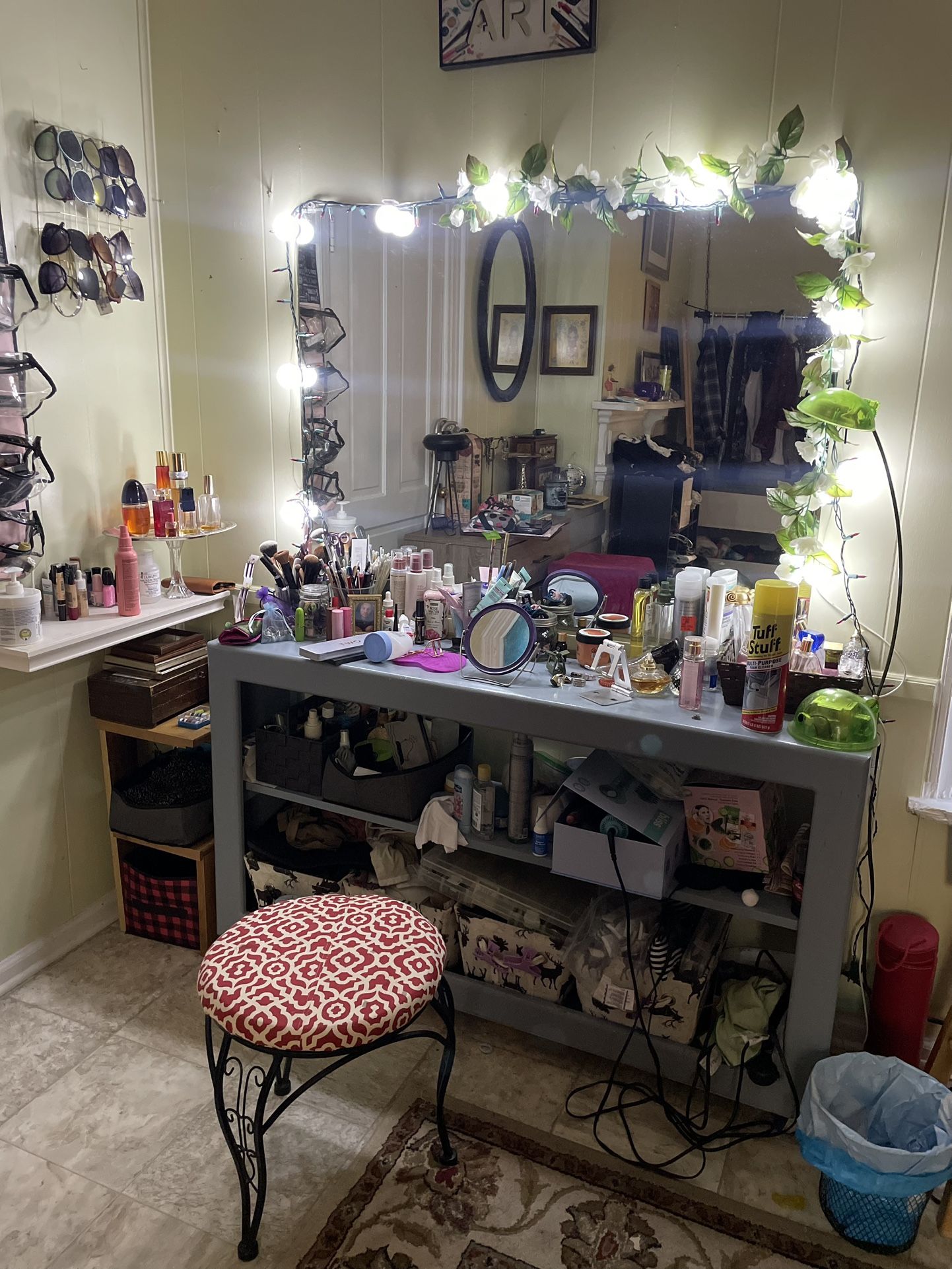 Make Up Table
