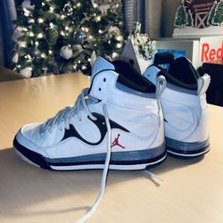 Jordan's Boys Size 4y Good Condition !!