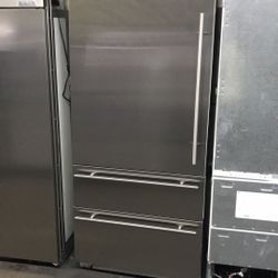 VIKING 36”WIDE 7SERIES BUILT IN BOTTOM FREEZER REFRIGERATOR 