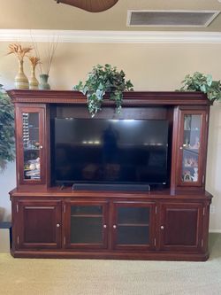 Entertainment center