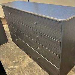 Eight drawers dresser
