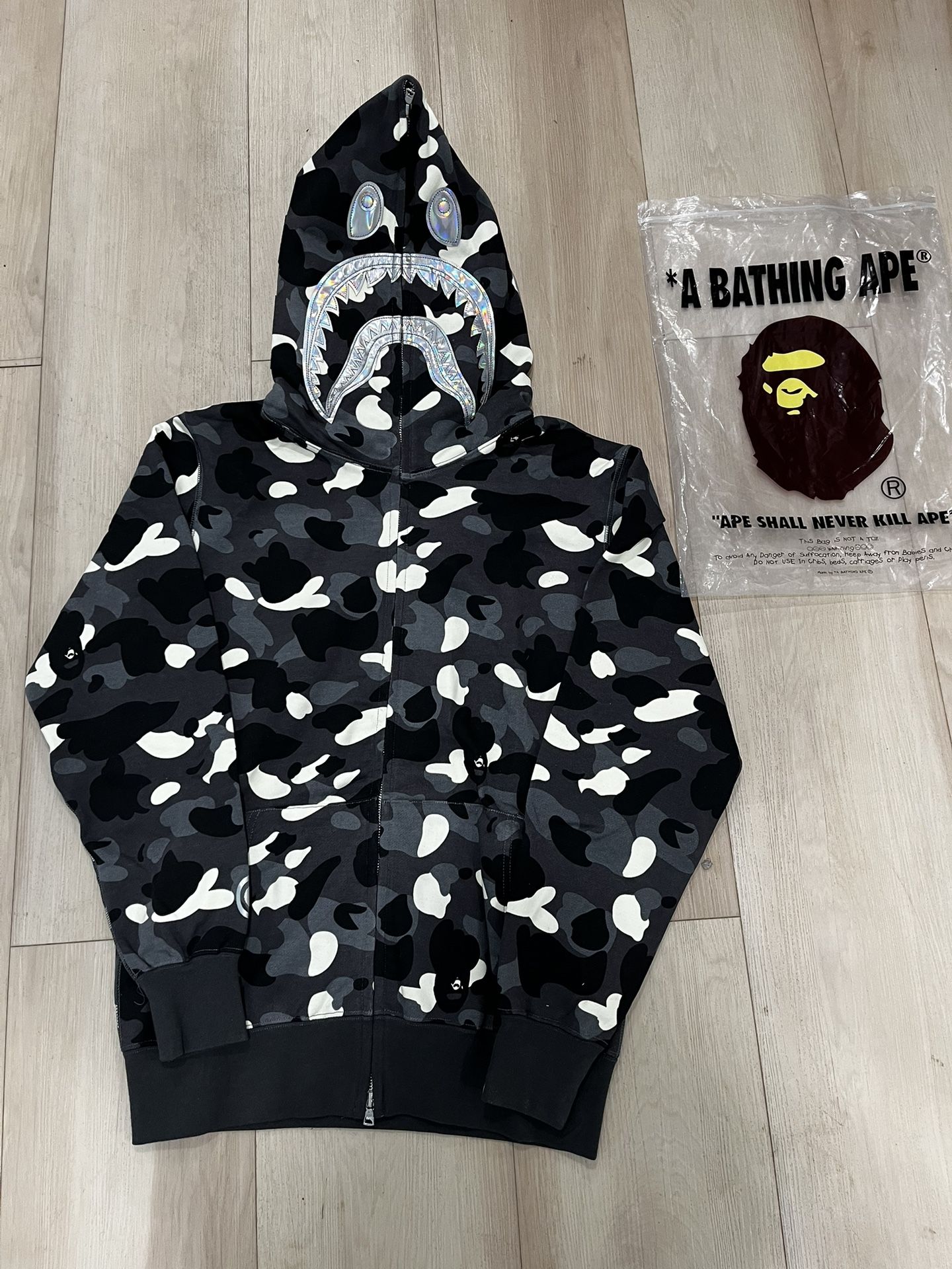 Bape Hoodie ( Brand New) Size M