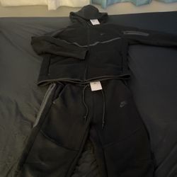 Brand new nike tech sweatsuit with tags medium