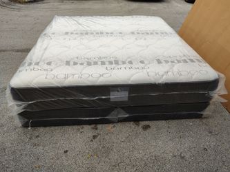 NEW MATTRESS KING SIZE PLUSH WITH BOX SPRING