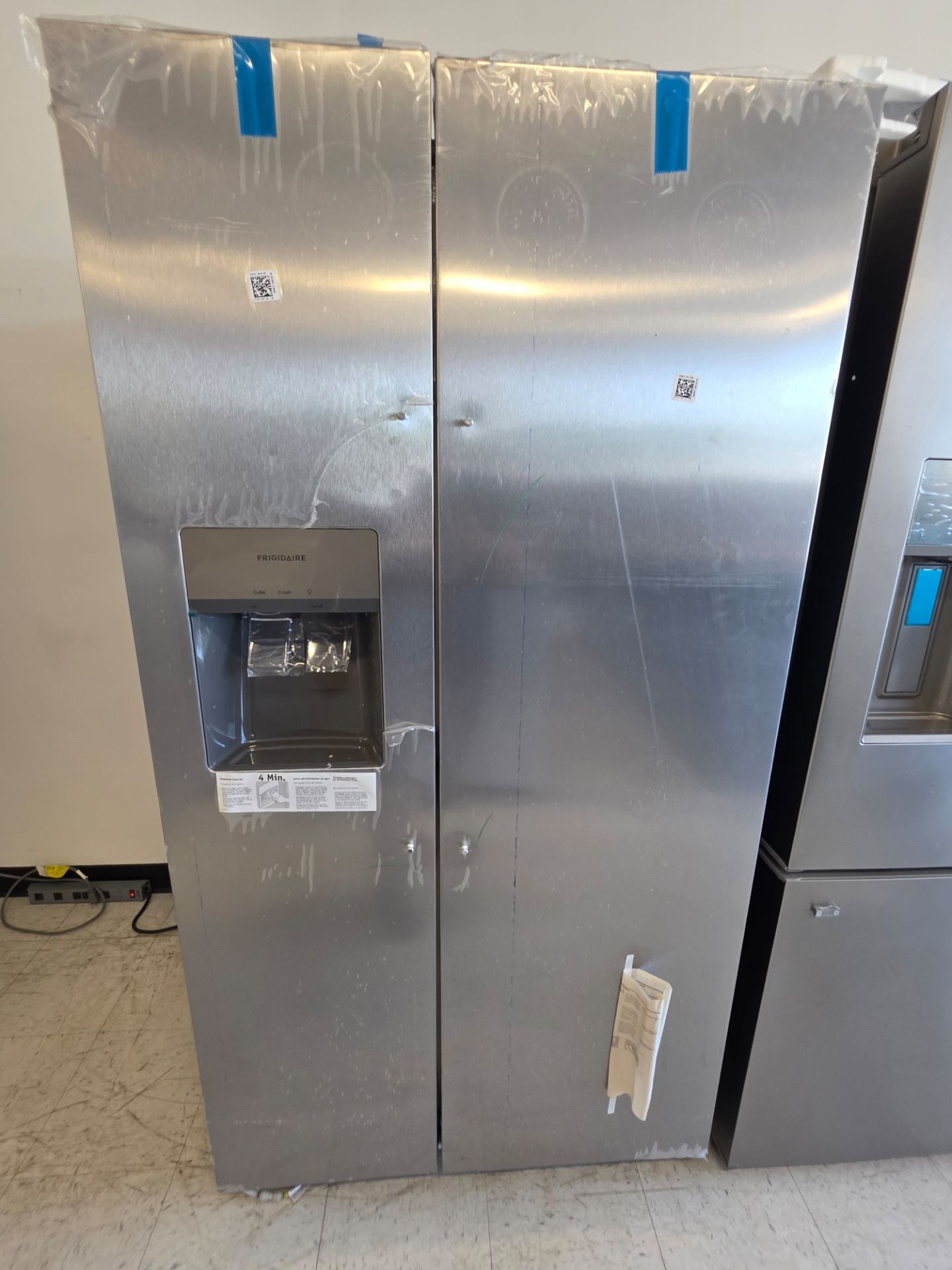 Frigidaire side by side Refrigerator new scratch and dent with 6month's Warranty