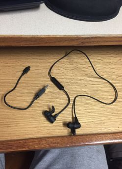 Wireless Aukey earbuds