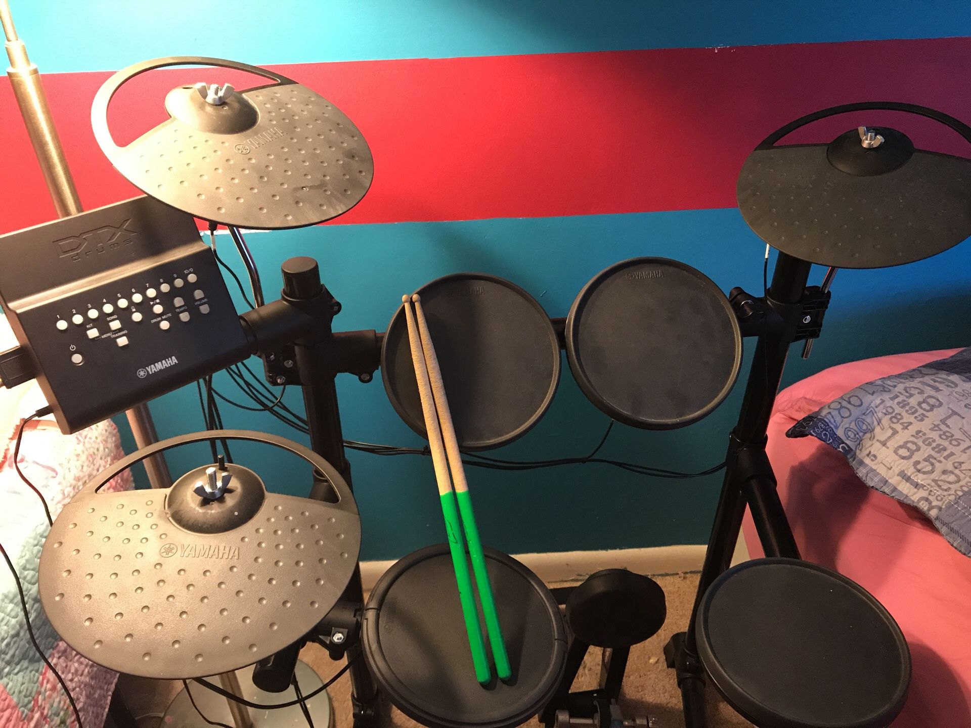 Electric drum set model Yamaha DTX 450k