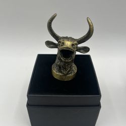 BULL WINE POURER
