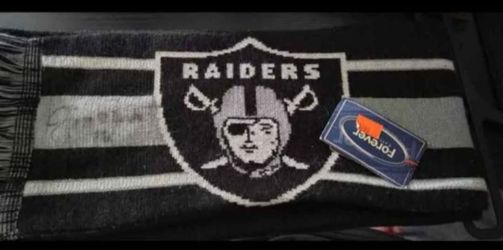 Vintage Raiders scarf. Signed by Jim Plunkett and Fred Bilenikoff.