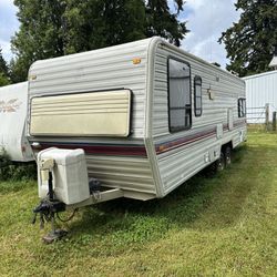 1989 Terry 24’ Travel Trailer In Excellent Condition