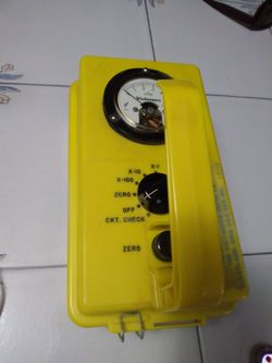 Vtg 1960's Victoreen CD V-710 Model 5 Geiger Counter