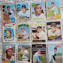 12 Card lot of Vintage Baseball Featuring Frank Robinson, Johnny Bench & More.