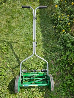 Manual Scott's reel mower