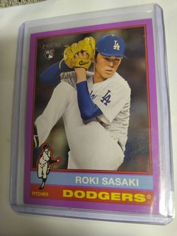 2025  Topps Heritage ROKI SASAKI ROOKIE ( BURGUNDY)