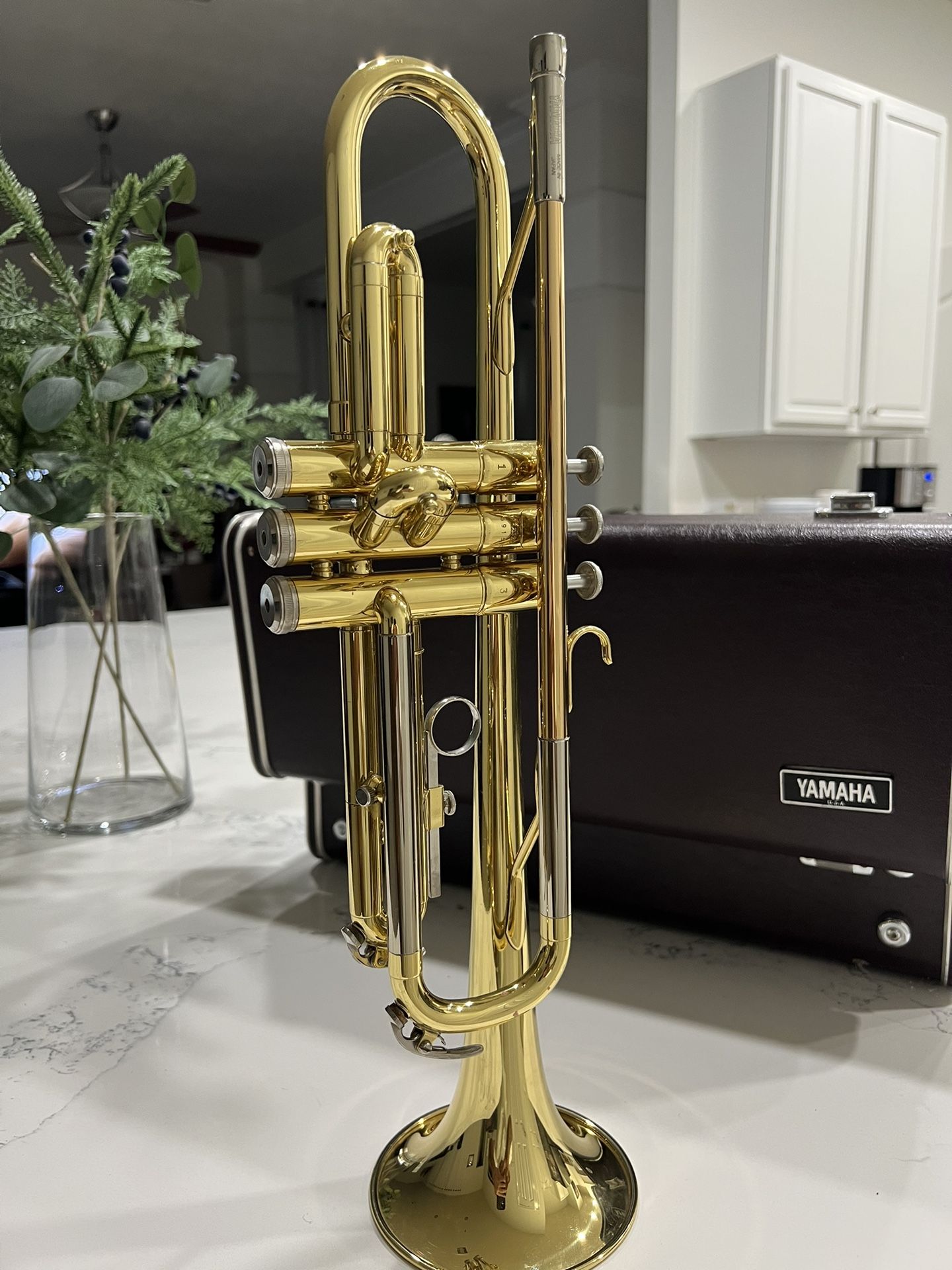 YAMAHA TRUMPET YTR-2320