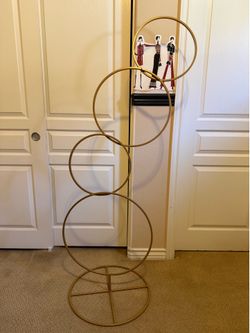 Hoop Party Stand
