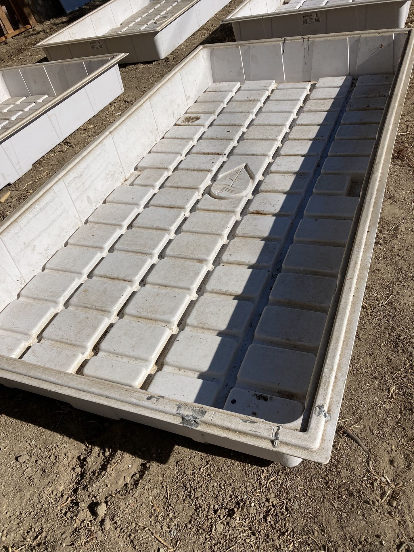 trade Botanicare ID Grow Tray, 3ft x 6ft (White) raised bed