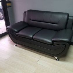 BLACK leather LOVESEAT  🖤🤍🖤🤍