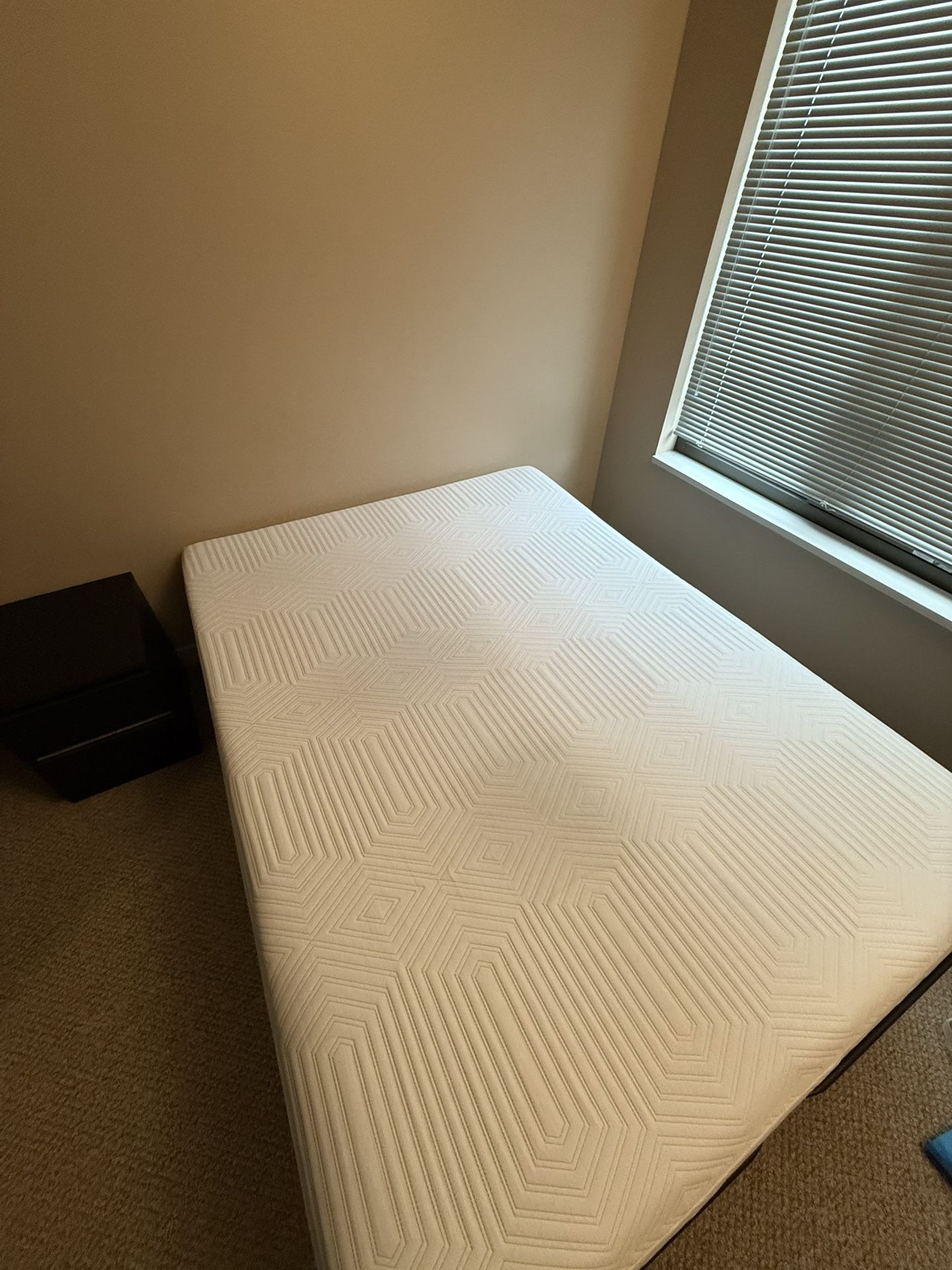 Queen mattress With Bed Frame And Free Nightstand