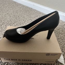 NEW Clarks Black Leather Heels – Size 8.5