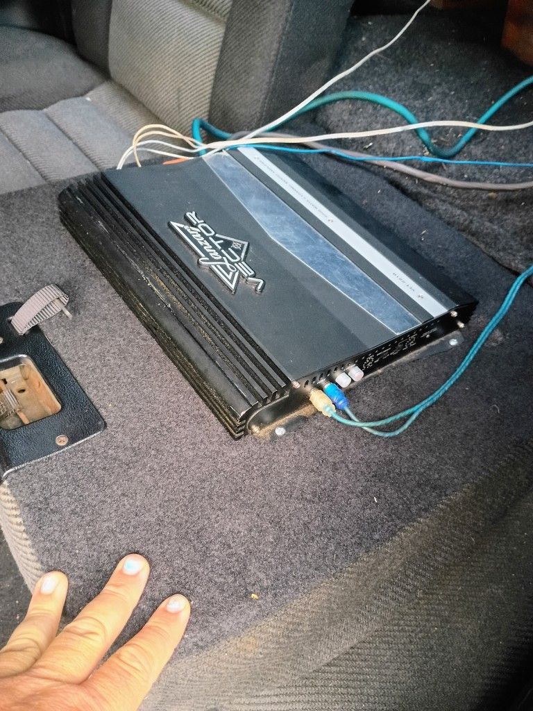 2000 Watt Lanzar Amp