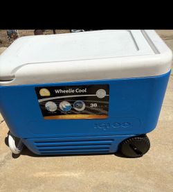 Lightly Used Igloo Wheelie Cool 38 Qt Rolling Cooler-22”x12”x16”
