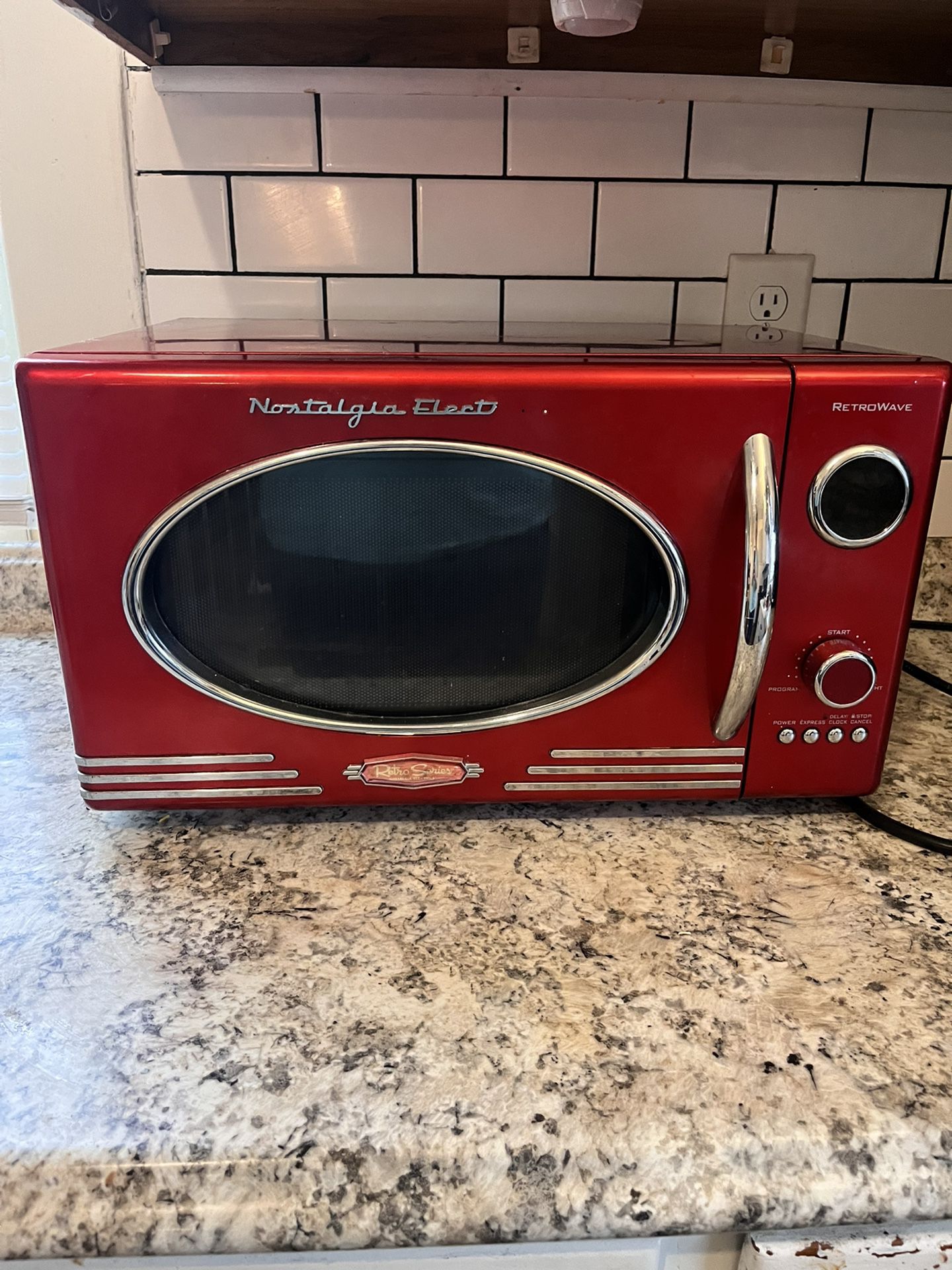 Nostalgia Elect Microwave