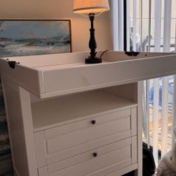 Changing table/chest, white